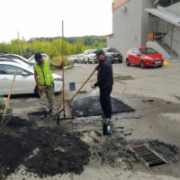 🏠 ул. Ладожская, 156, 168 → В рамках текущего ремонта произведен частичный ямочный ремонт дорожного покрытия на внутридомовых территориях МКД.